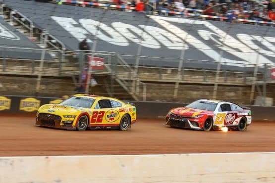 joey logano gabarge race on bristol dirt (1)