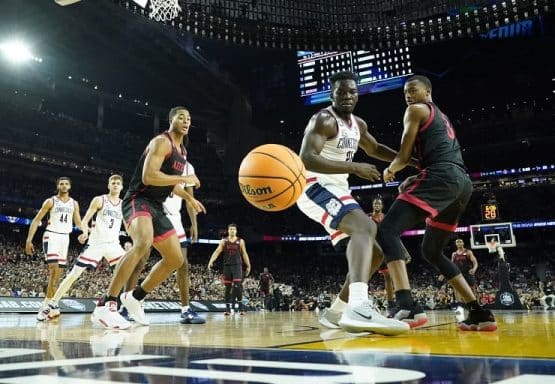 uconn final running away first half (1)