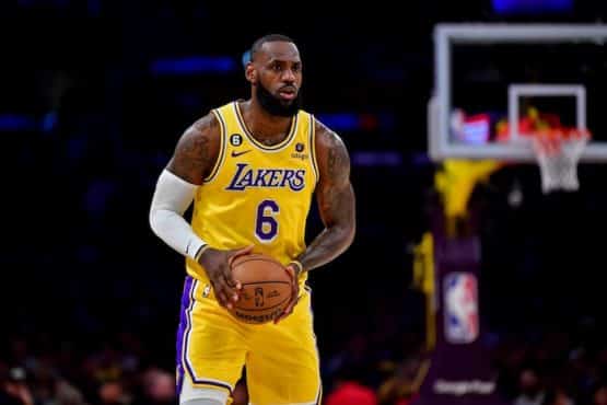 Los Angeles Lakers forward LeBron James (6) looks to pass.