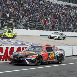 MARTIN truex jr wins at dover moves on to kansa (1)