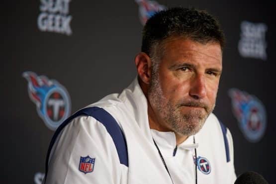 Tennessee Titans head coach Mike Vrabel stands at podium.