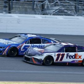 denny hamlint outduels kyle larson in heated kansas race (1)