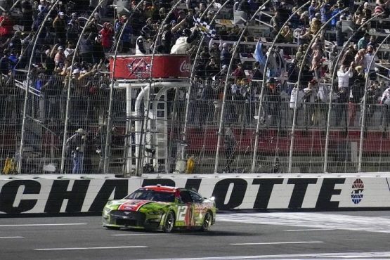 ryan blaney wins at charlotte spring race (1)
