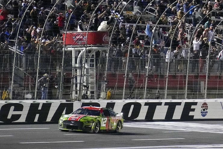 ryan blaney wins at charlotte spring race (1)