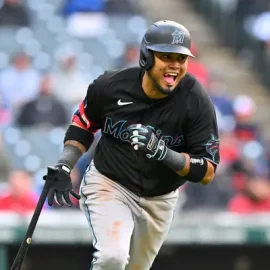 11mlb-score-arraez-top-kfmh-articleLarge