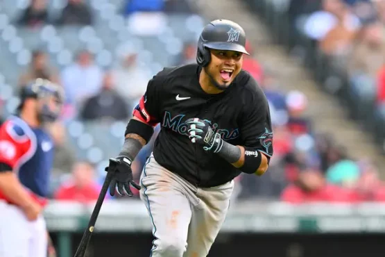 11mlb-score-arraez-top-kfmh-articleLarge