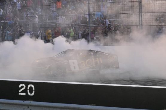 kyle busch burns out after winning at gateway (1)