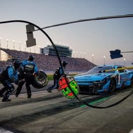 ross chastain pit crew works at nsashville (1)
