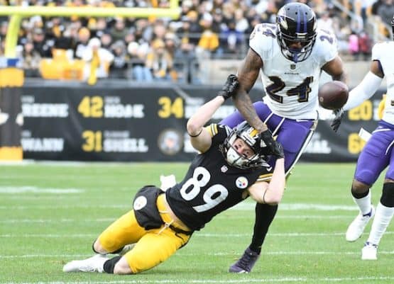 Pittsburgh Steelers wide receiver Gunner Olszewski (89) lands near Baltimore Ravens cornerback Marcus Peters