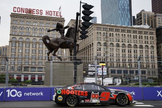 chase elliott at chicago street race (1)
