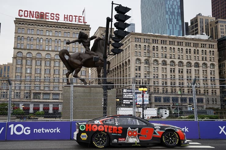 chase elliott at chicago street race (1)
