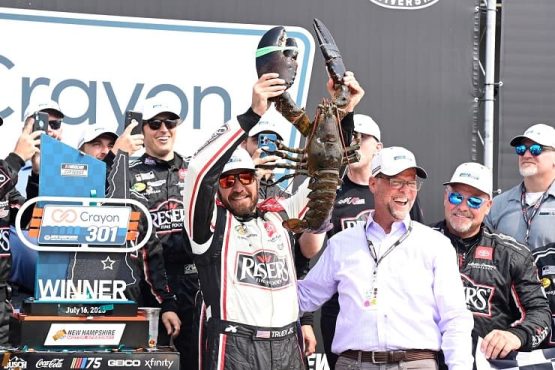 martin truex jr wins crayon 301 at nh (1)