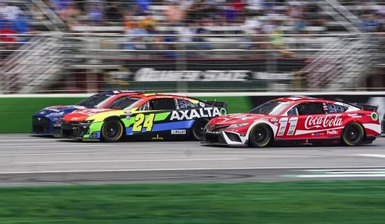 william byron tops field at rainy atlanta (1)