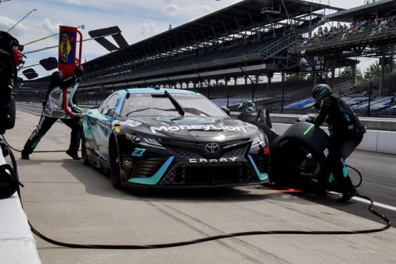 bubba wallace pit stop at indy road course (1)