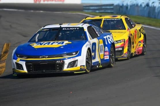 chase elliott down to last chance to make playoffs (1)