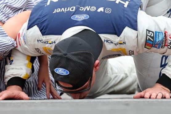 michael mcdowell kisses bricks at indy road course (1) (1)