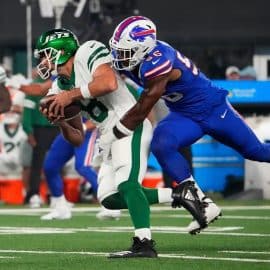 aaron rodgers hurt vs bills monday (1)