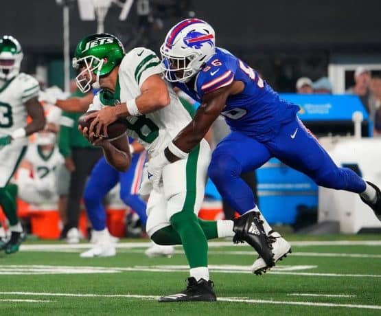 aaron rodgers hurt vs bills monday (1)