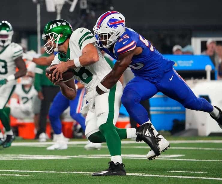 aaron rodgers hurt vs bills monday (1)