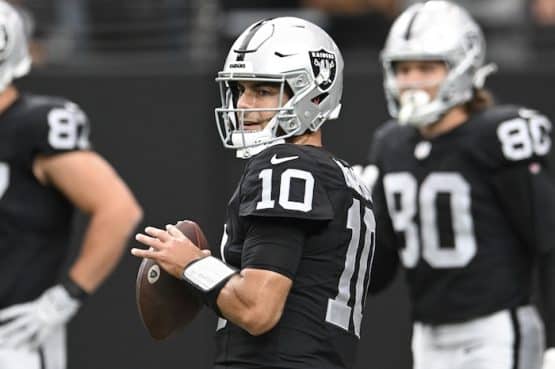 Las Vegas Raiders quarterback Jimmy Garoppolo (10) warms up