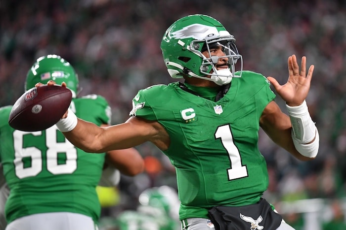 Philadelphia Eagles quarterback Jalen Hurts (1) against the Miami Dolphins