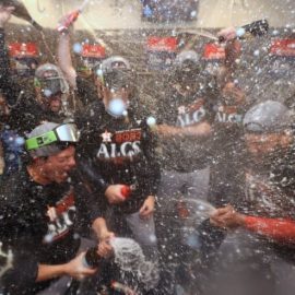 astros celbrate seventh stragiht trip to the alcs (1)