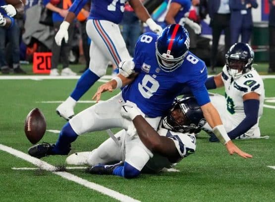 daniel jones fumbles on mnf (1)