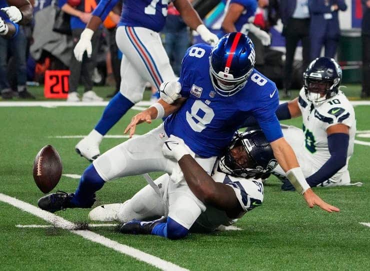 daniel jones fumbles on mnf (1)