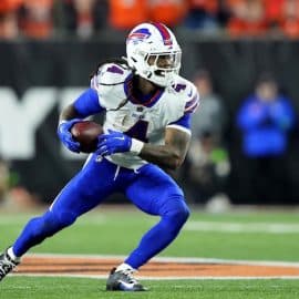 Buffalo Bills running back James Cook (4) catches a pass