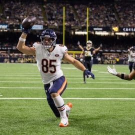 Chicago Bears tight end Cole Kmet (85) catches a touchdown pass