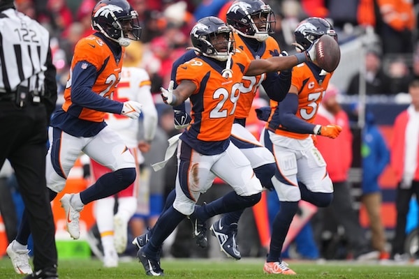 Denver Broncos cornerback Ja'Quan McMillian
