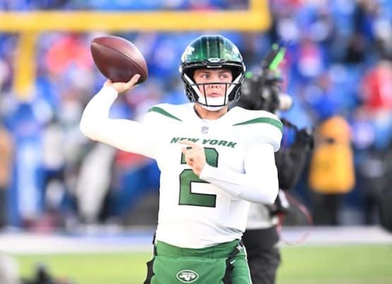 New York Jets quarterback Zach Wilson (2) warms up