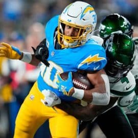 austin ekeler runs against jets (1)