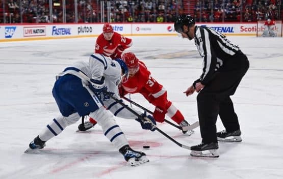 maple leafs red wings in sweden (1)
