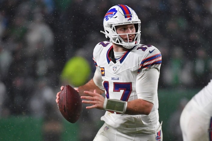 Buffalo Bills quarterback Josh Allen (17)