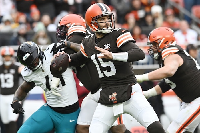 Cleveland Browns quarterback Joe Flacco (15)