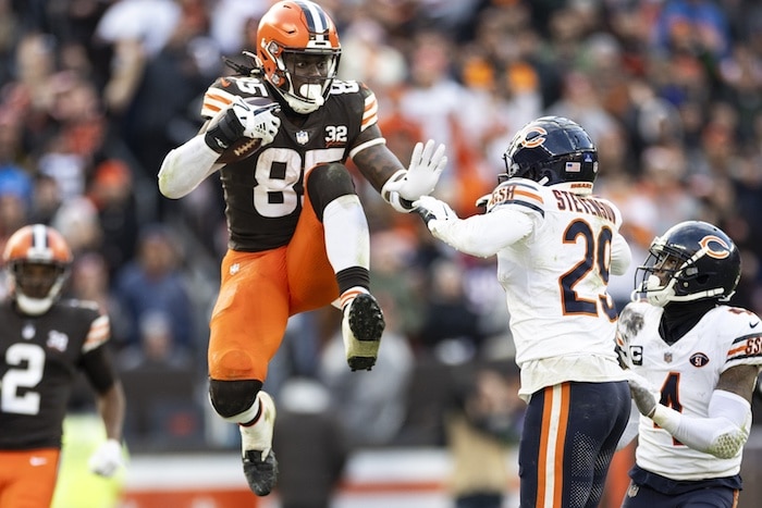 Cleveland Browns tight end David Njoku (85)