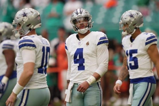 Dallas Cowboys quarterback Dak Prescott (4) warms-up
