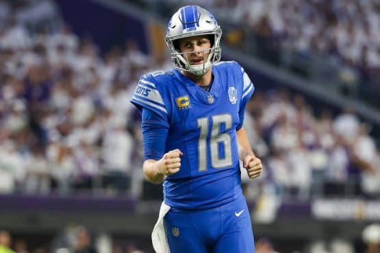 Detroit Lions quarterback Jared Goff (16)