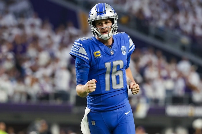 Detroit Lions quarterback Jared Goff (16)