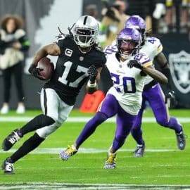 Las Vegas Raiders wide receiver Davante Adams (17)