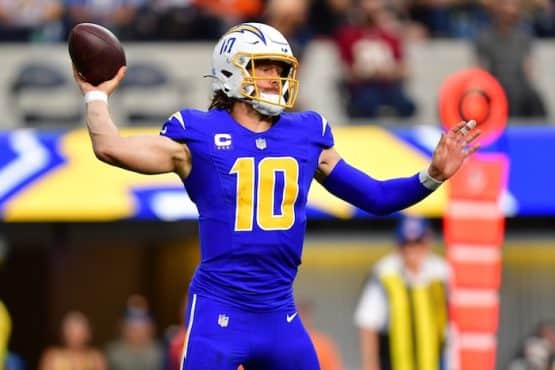 Los Angeles Chargers quarterback Justin Herbert (10) throws against the Denver Broncos