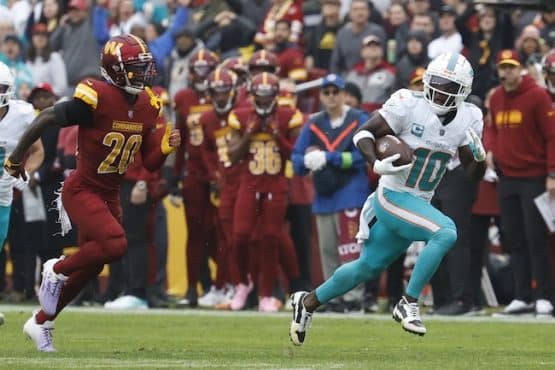 Miami Dolphins wide receiver Tyreek Hill (10)