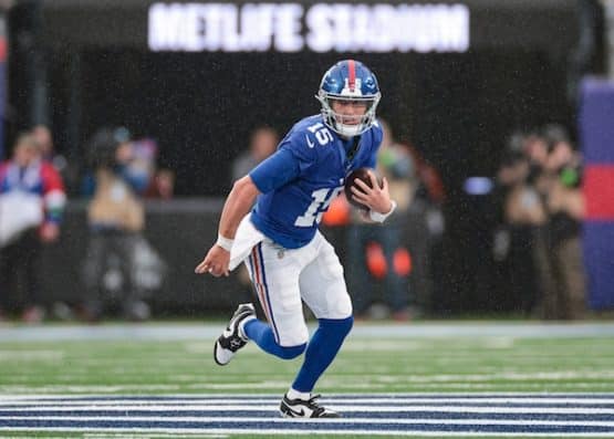 New York Giants quarterback Tommy DeVito (15)