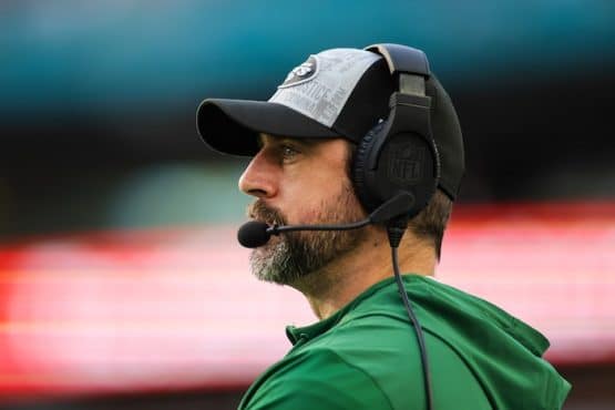 New York Jets quarterback Aaron Rodgers (8)