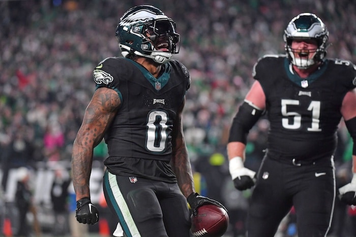 Philadelphia Eagles running back D'Andre Swift (0)