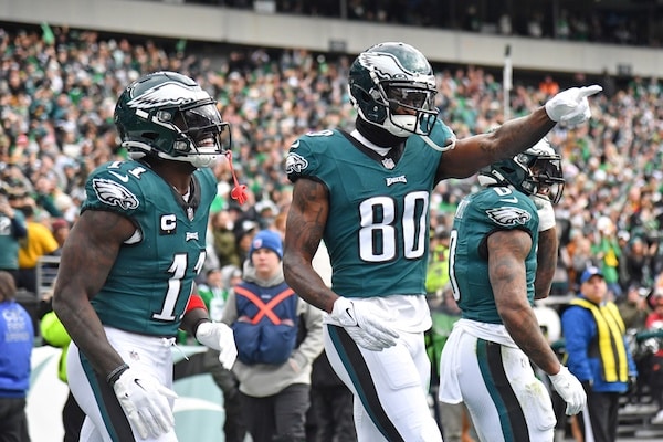 Philadelphia Eagles wide receiver Julio Jones (80) celebrates his 12-yard touchdown