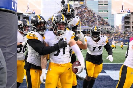 Pittsburgh Steelers linebacker Markus Golden (44)