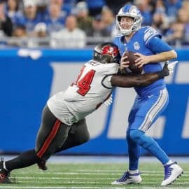 jared goff geting hit vs bucs in divisional (1)