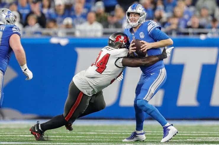 jared goff geting hit vs bucs in divisional (1)